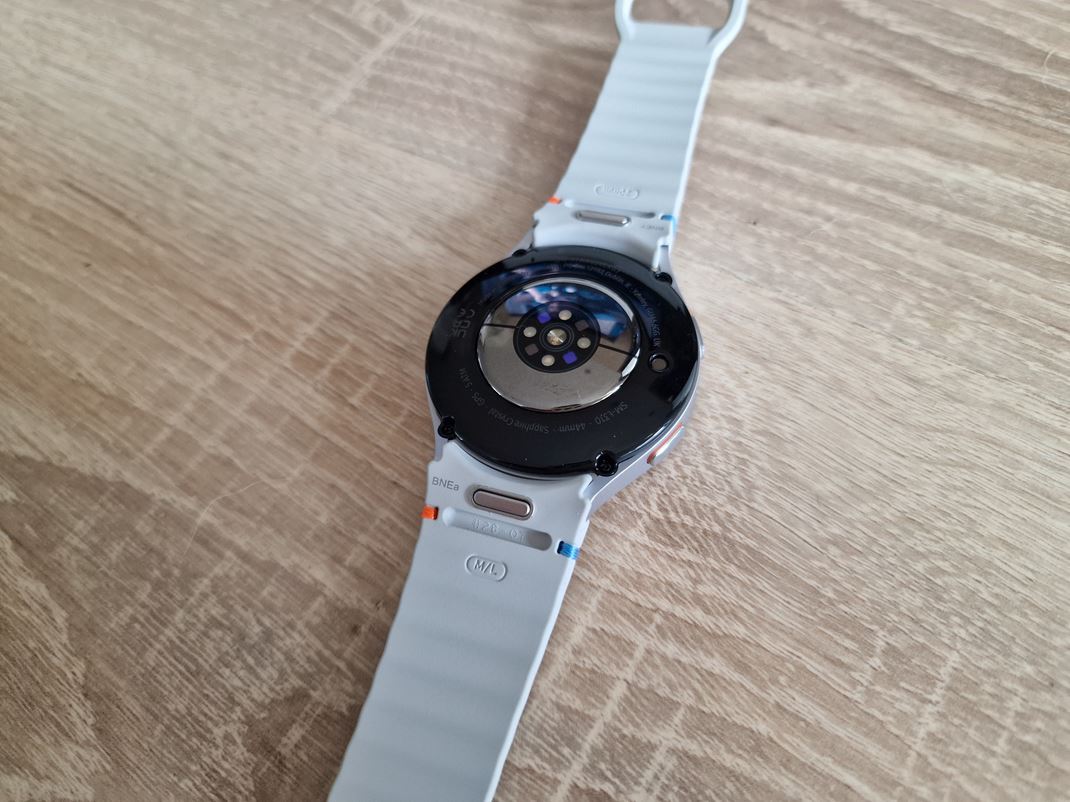 Samsung Galaxy Watch7 Vylepen je aj procesor a senzory.