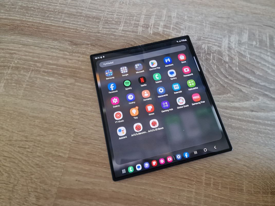 Samsung Galaxy Z Fold6 Ale po otvoren prakticky ako tablet