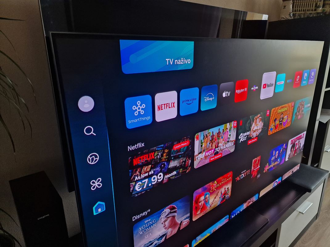Samsung QD-OLED TV 65'' S95D Matn vrstva vemi pekne tlm odlesky a zachovva ostros a farby. Porovnajte si odlesk na TV vzadu.