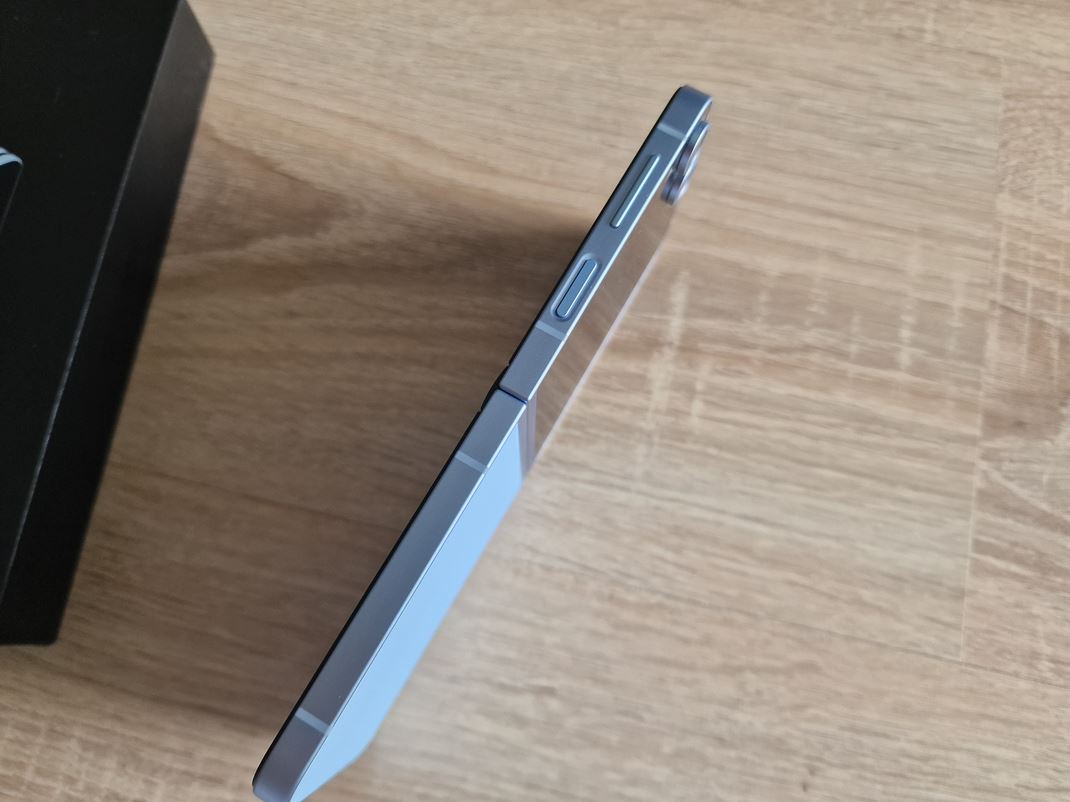 Samsung Galaxy Z Flip6