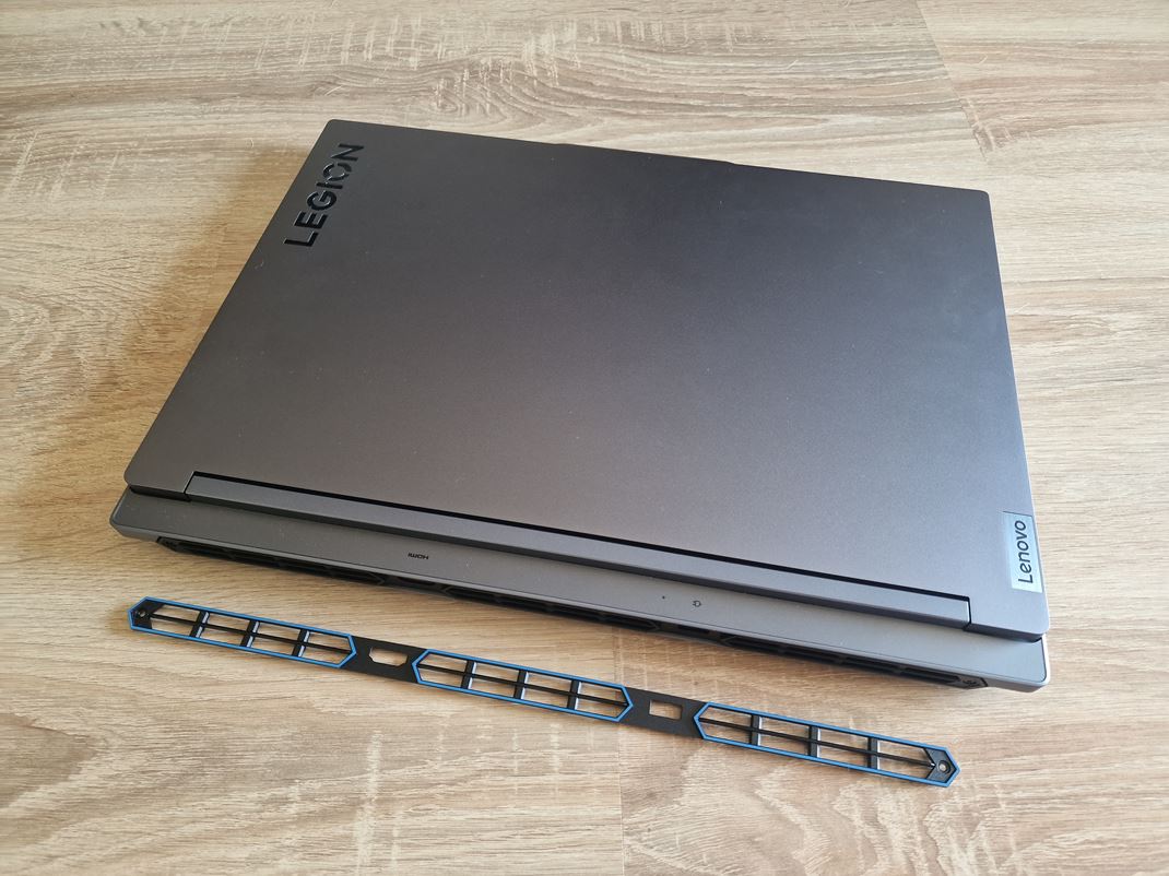 Lenovo Legion 5 16IRX9 Zadn litu na vetrky si mete vymeni