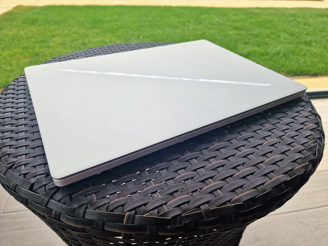 ROG Zephyrus G16 Hlinkov telo psob vemi elegantne
