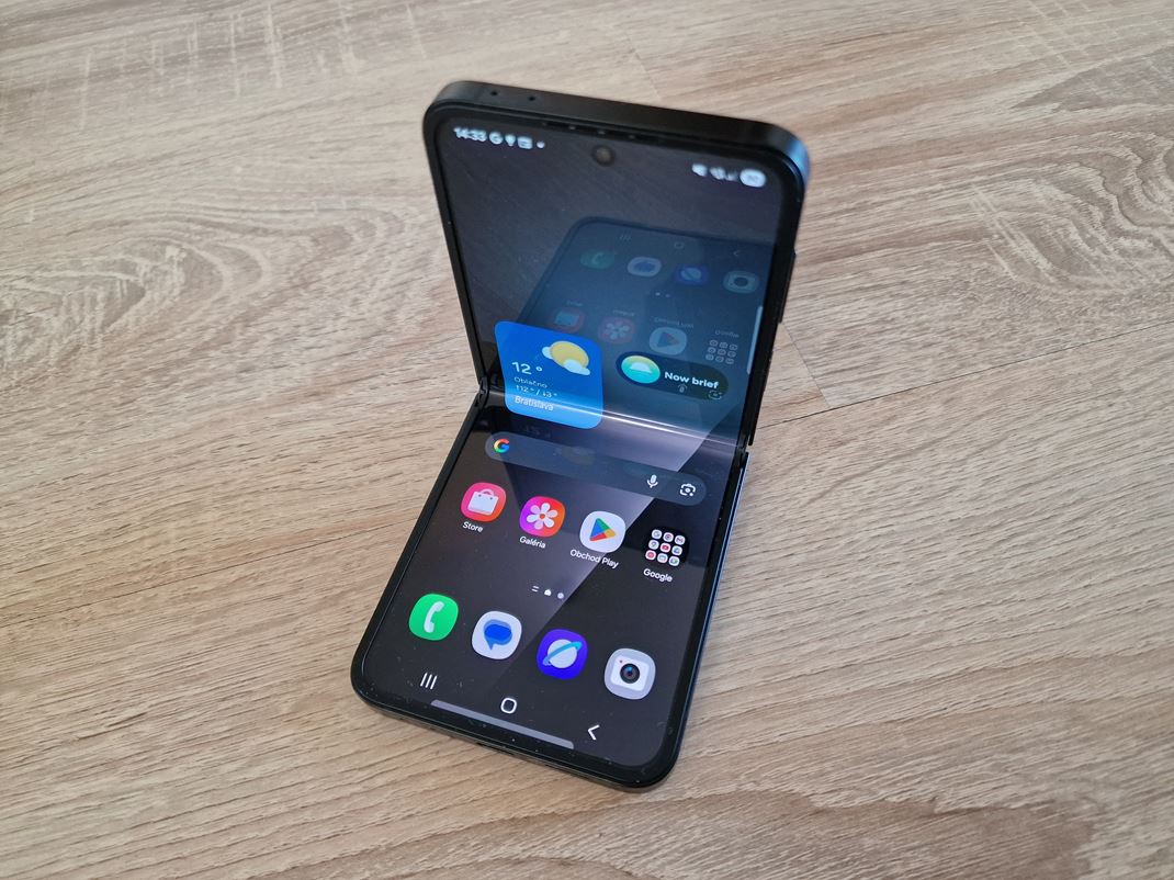 Samsung Galaxy Z Flip7 FE Znovu akajte vkov, ohbaten mobil