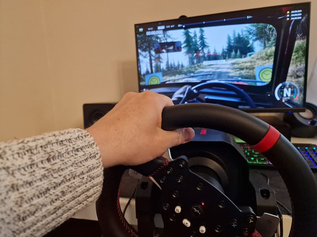 PXN V10 Ultra - lacn Direct Drive volant Ovldanie je prjemn a v hrch rovno 1:1