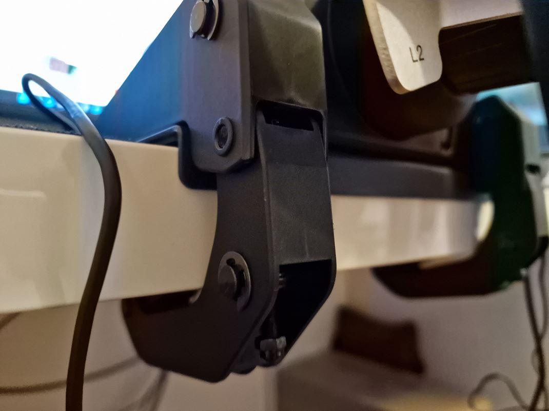 PXN V10 Ultra - lacn Direct Drive volant Pouijete dva chyty s kovovou kontrukciou.