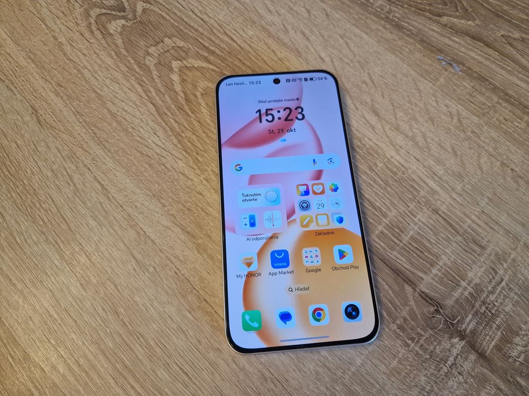 Honor 400 Dostanete pekn mobil s vyvenmi parametrami.