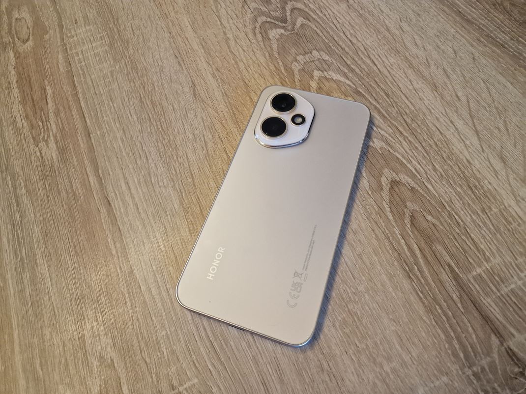 Honor 400 Zadn strana je dizajnovo dotiahnut.