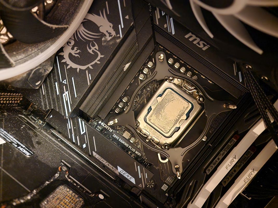 Genesis chladie - Hydria 240 ARGB a Hydria 360 ARGB Pridan je aj pasta a handrika na oistenie starej pasty.