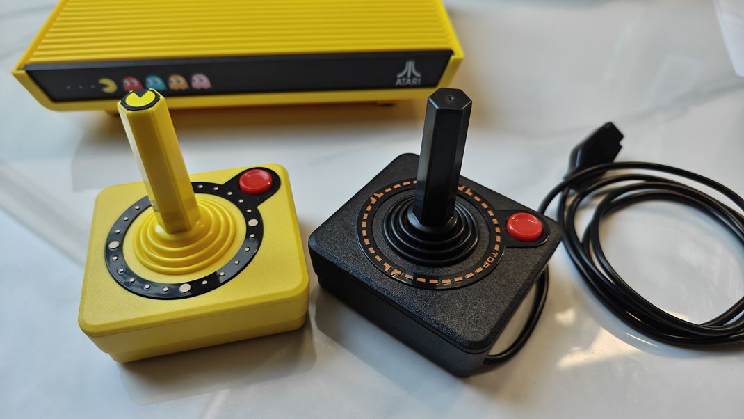 Atari 2600+ Pac-Man Edition 