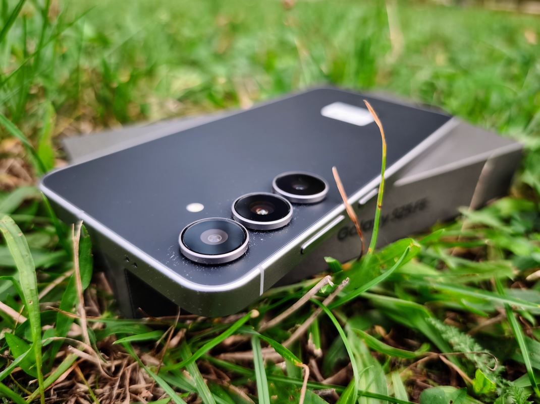 Samsung Galaxy S25 FE  
