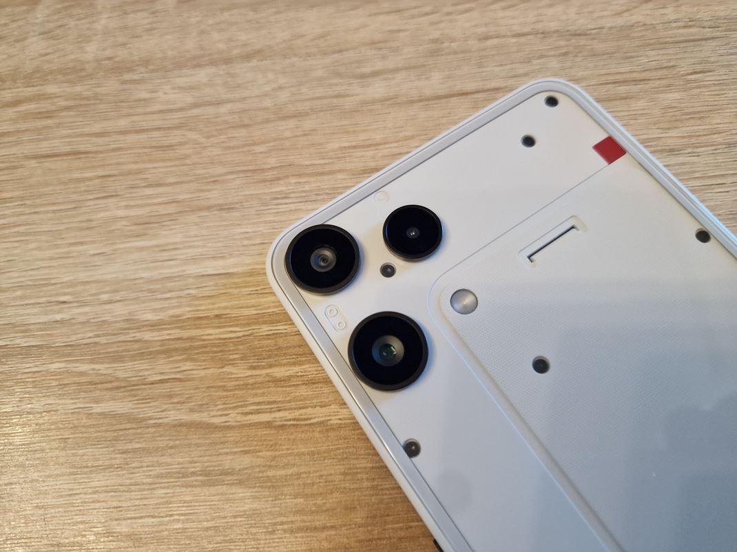 Nothing Phone (3a) Lite Tri kamery kopruj CMF Phone, ale s nimi parametrami.
