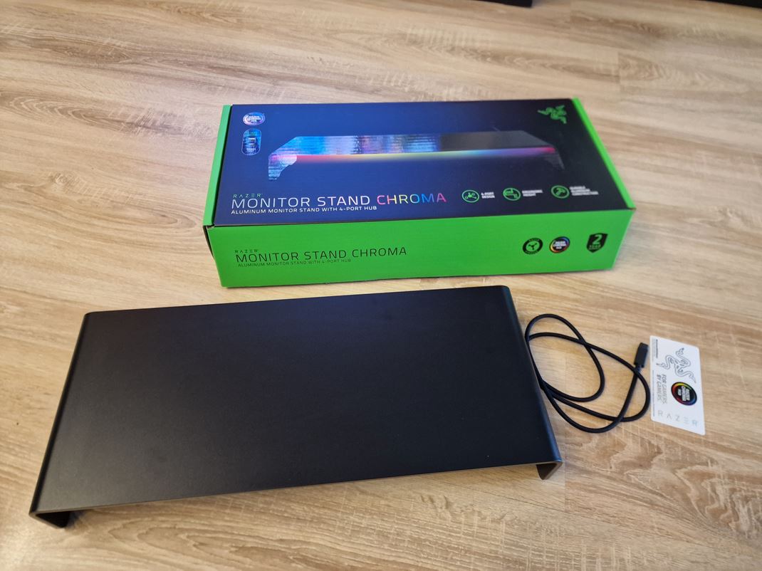 Razer Monitor Stand Chroma Kontrukcia je pevn a dizajnovo ist.