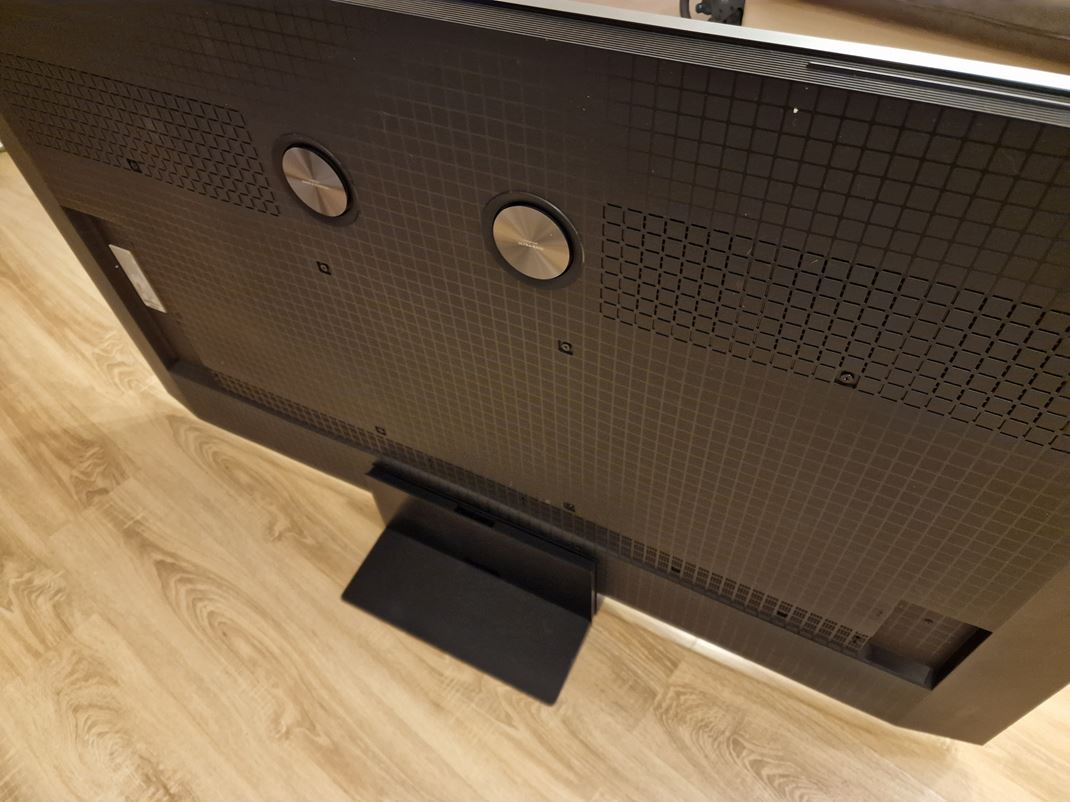 TCL 65'' C9K Mini LED TV Vzadu s dva Bang 