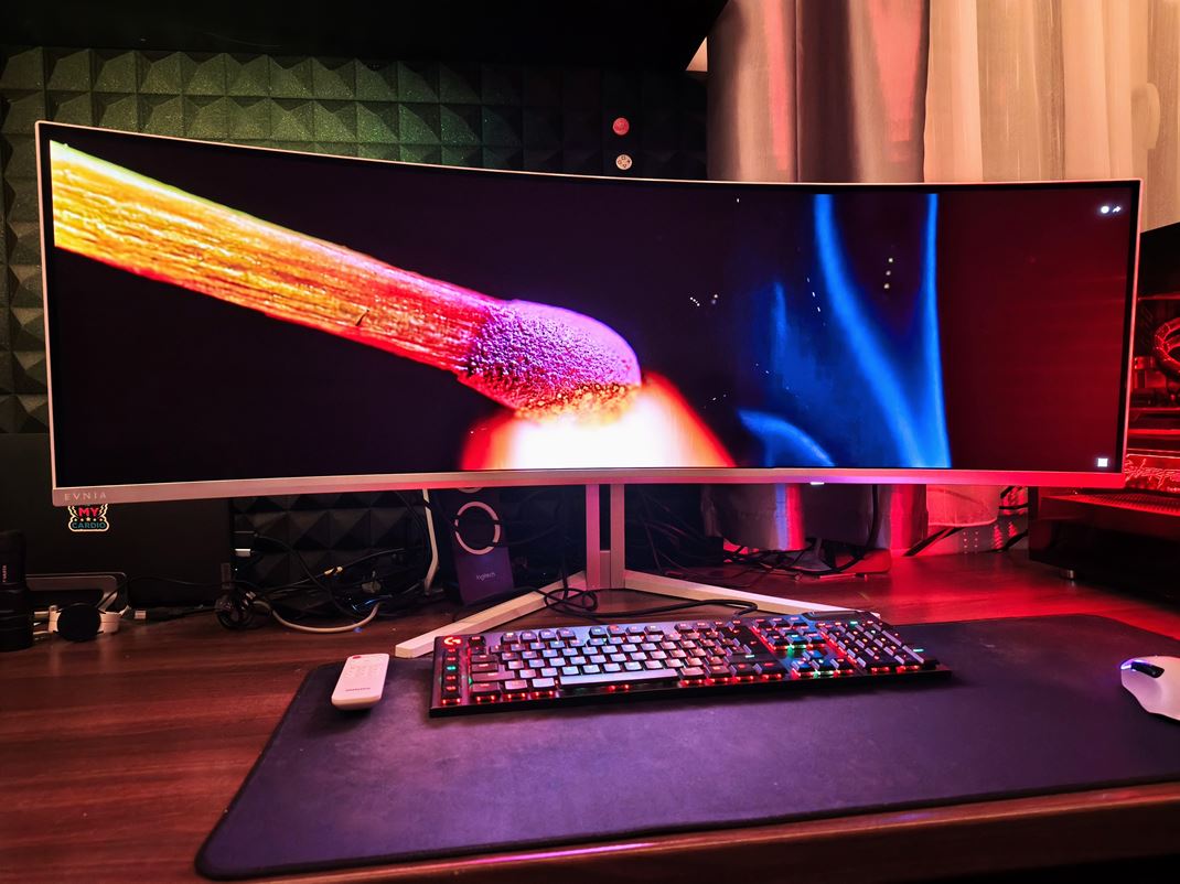 Philips Evnia 49M2C8900L OLED  