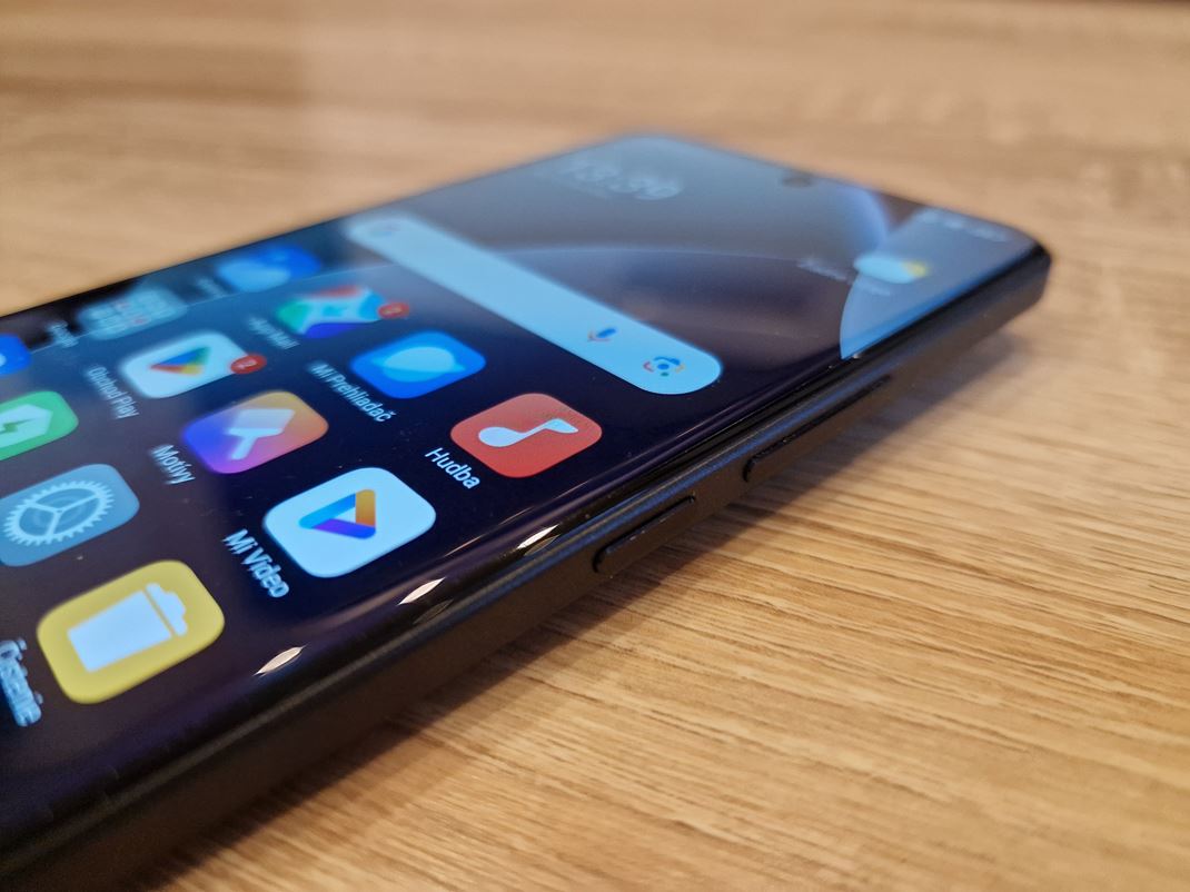 Xiaomi Redmi Note 15 Pro 4G Displej je zaoblen�.