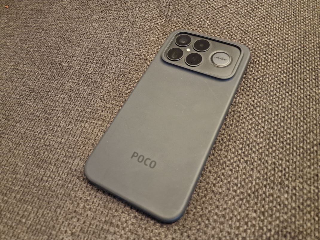 Poco F8 Ultra Mobil prichdza aj s kvalitnm gumenm obalom.