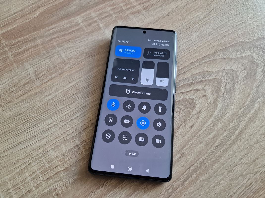 Xiaomi Redmi Note 14 Pro HyperOS je decentn systm, a sce u nem reklamy v aplikcich, me otravova notifikciami. Tie mete zakza.