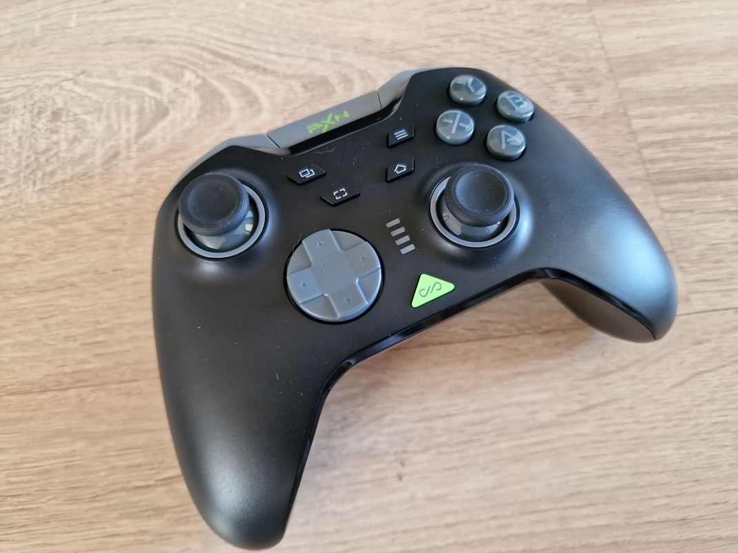 PXN P5 gamepad akajte prakticky Xboxov gamepad ale s modernmi vntornosami, lepmi ako v Elite gamepade