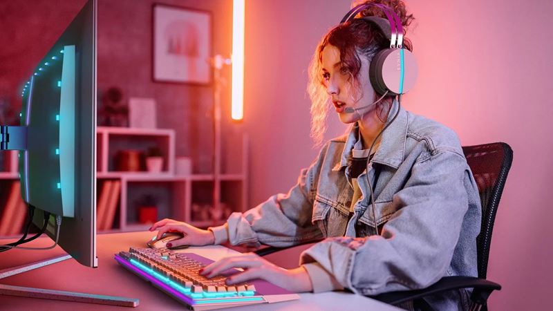 Philips Evnia 32M2N8900 - 32'' 4K hern OLED