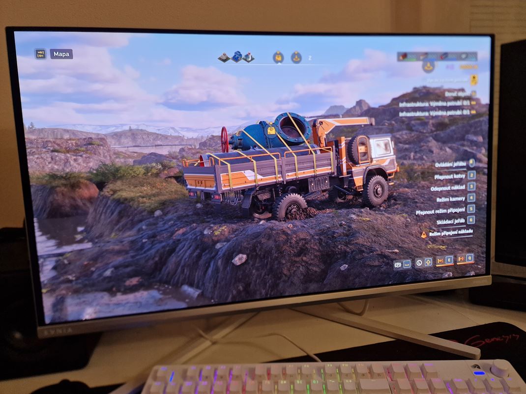 Philips Evnia 32M2N8900 - 32'' 4K hern OLED Obraz v hrch nesklame.