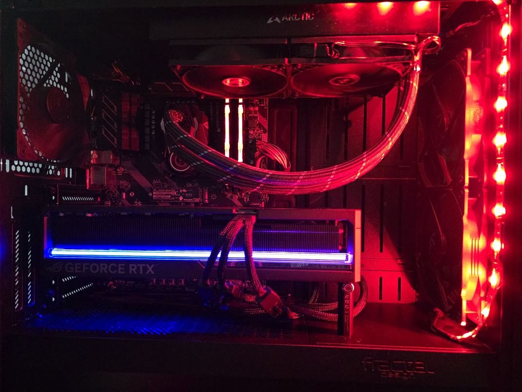 ROG Astral Geforce RTX 5080 Karta m podsvietenie po celej dke.