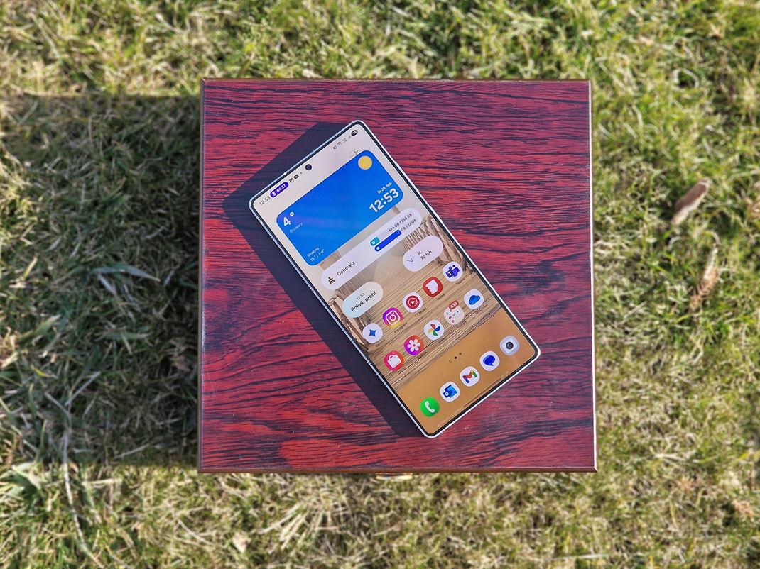 Samsung Galaxy S25 Ultra Rohy mobilu s tentoraz mierne zaoblen, doteraz mali Ultra mobily vdy hranat rohy