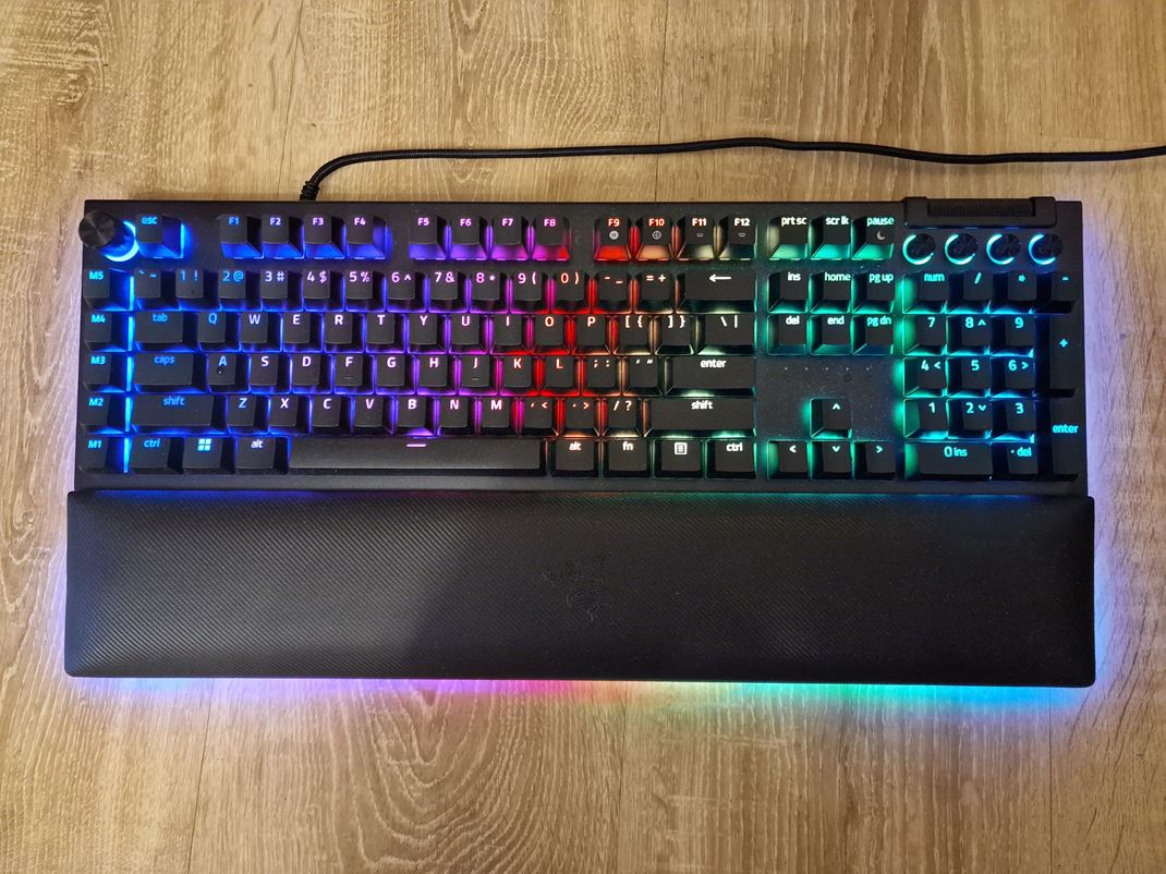 Razer BlackWidow V4 Pro Podsvietenie si viete ubovone nadefinova.