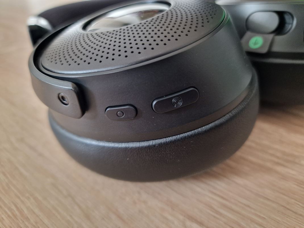 Razer Kraken V4 Pro 