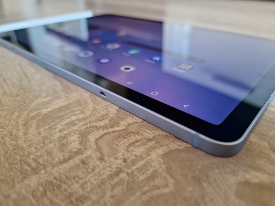 Samsung Tab S10 FE  Hrany s ploch.