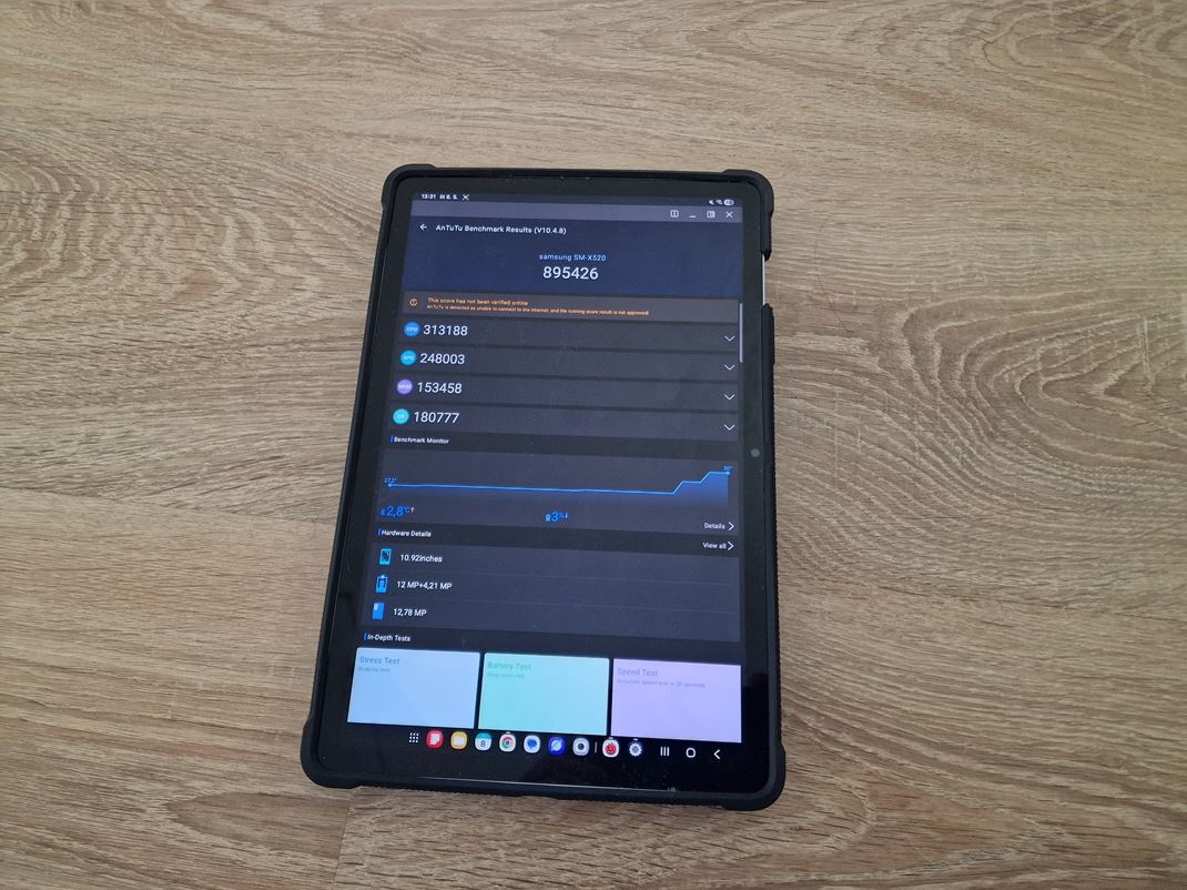 Samsung Tab S10 FE  Vkon je v peknej strednej triede.