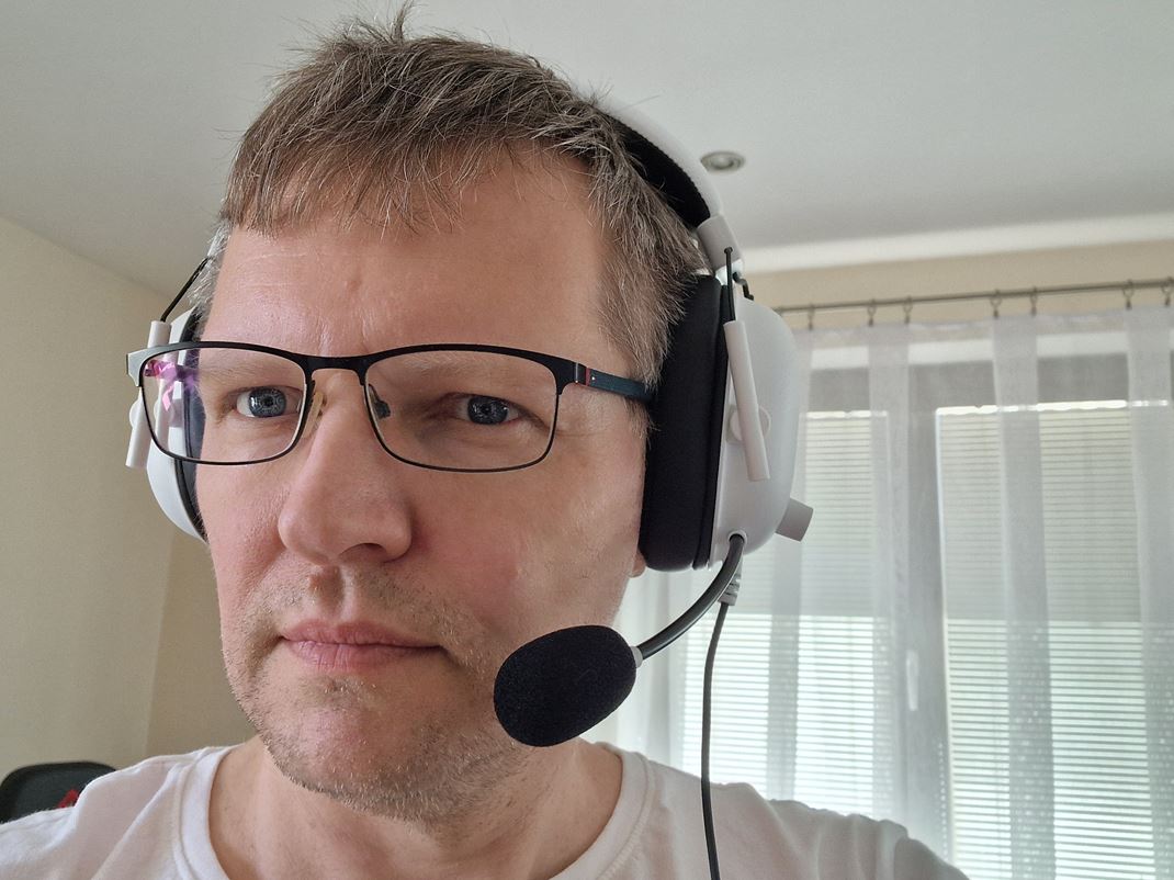 Razer BlackShark V2 X White Edition Mikrofn je pekne openovan a kvalitn.