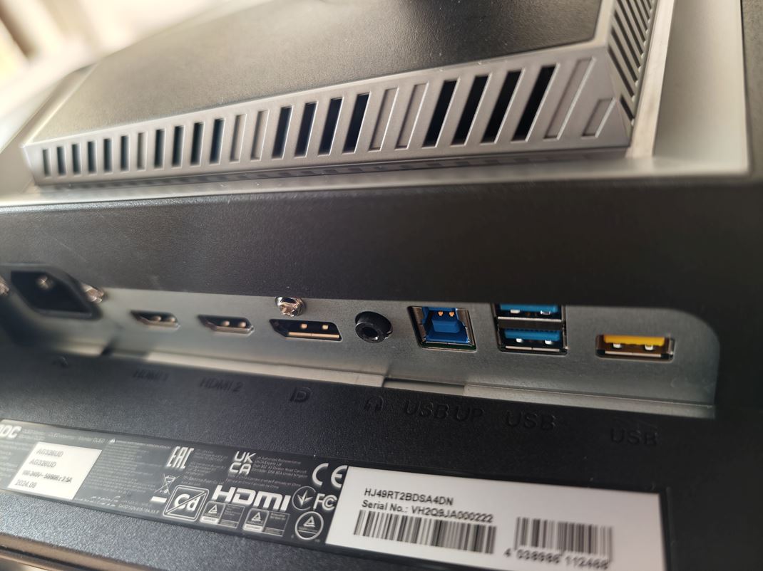 AOC Agon Pro AG326UD - 4K OLED monitor Porty ponkaj vetko potrebn, a na USB-C, ktor me niekomu chba