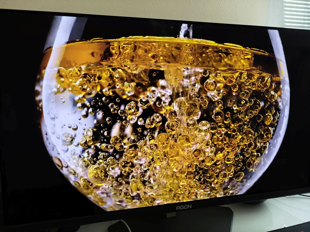 AOC Agon Pro AG326UD - 4K OLED monitor HDR je pekn a zachovva aj vemi dobr farby.