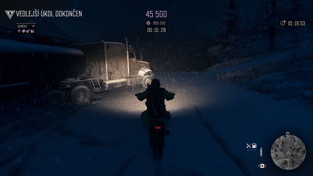 Days Gone - Broken Road (PC) / Remastered (PS5) Motorka je vade vtanm doplnkom a uijete si na nej aj non jazdy temnm prostredm.