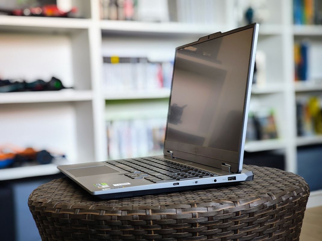 Lenovo LOQ 15ARP9 