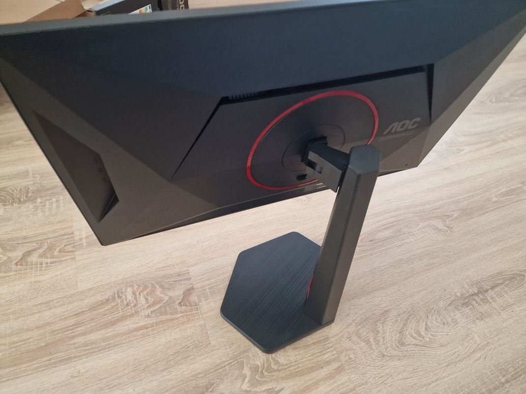AOC U27G4R - monitor s dual mode Monitor patr do strednej triedy a ponkne decentn dizajn bez RGB podsvieten.