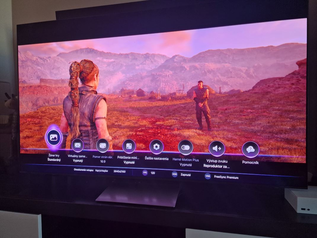 Samsung S90F OLED TV Pridva sa aj hern menu.