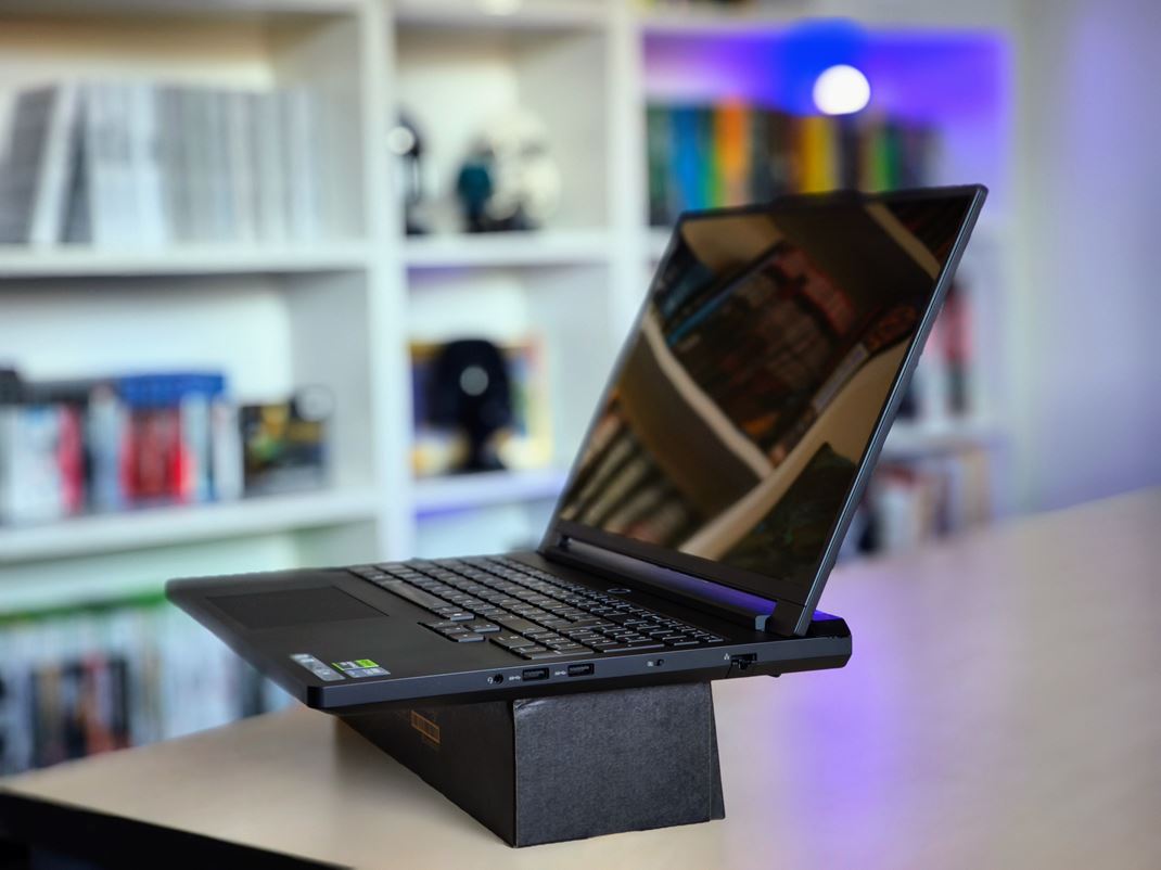 Lenovo Legion Pro 7 (16IAX10H)
