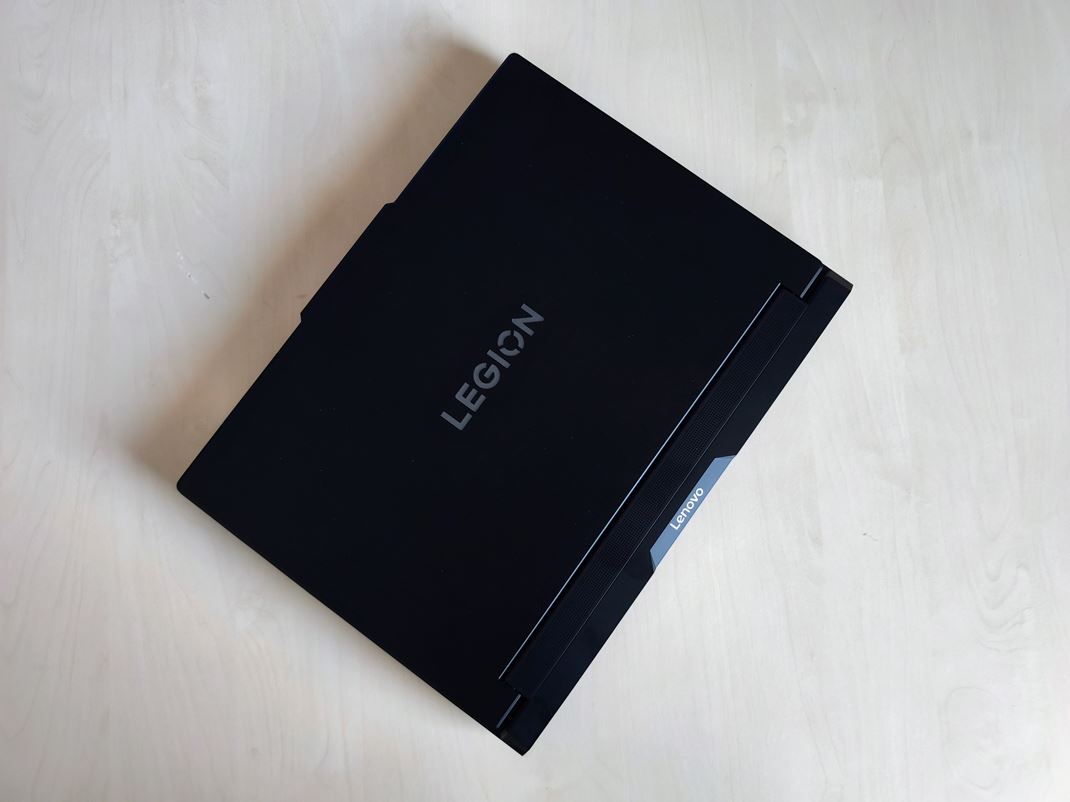Lenovo Legion Pro 7 (16IAX10H) 