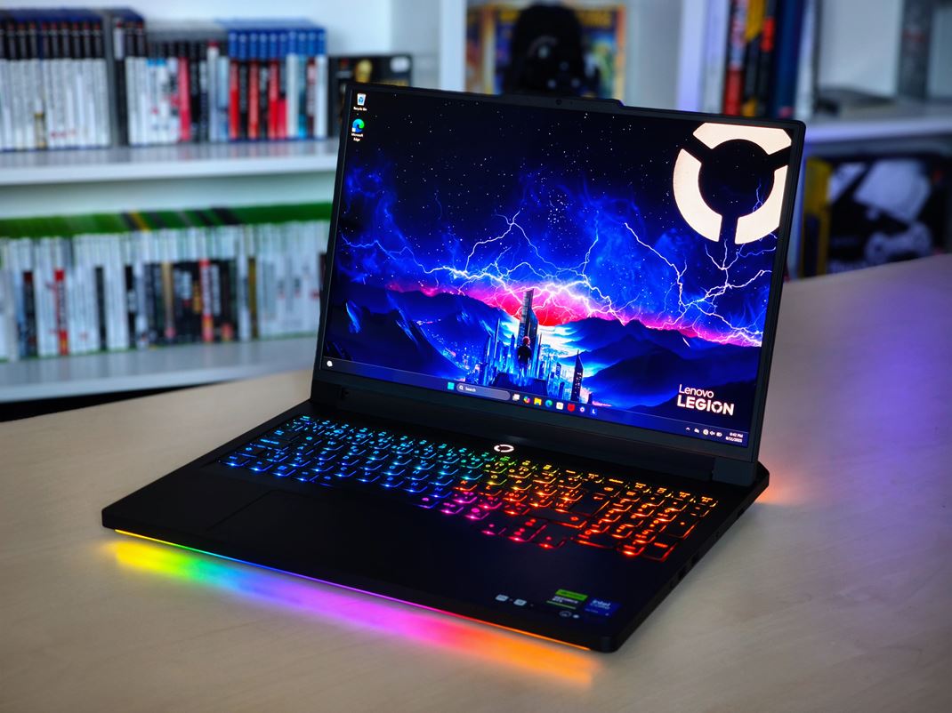 Lenovo Legion Pro 7 (16IAX10H) 