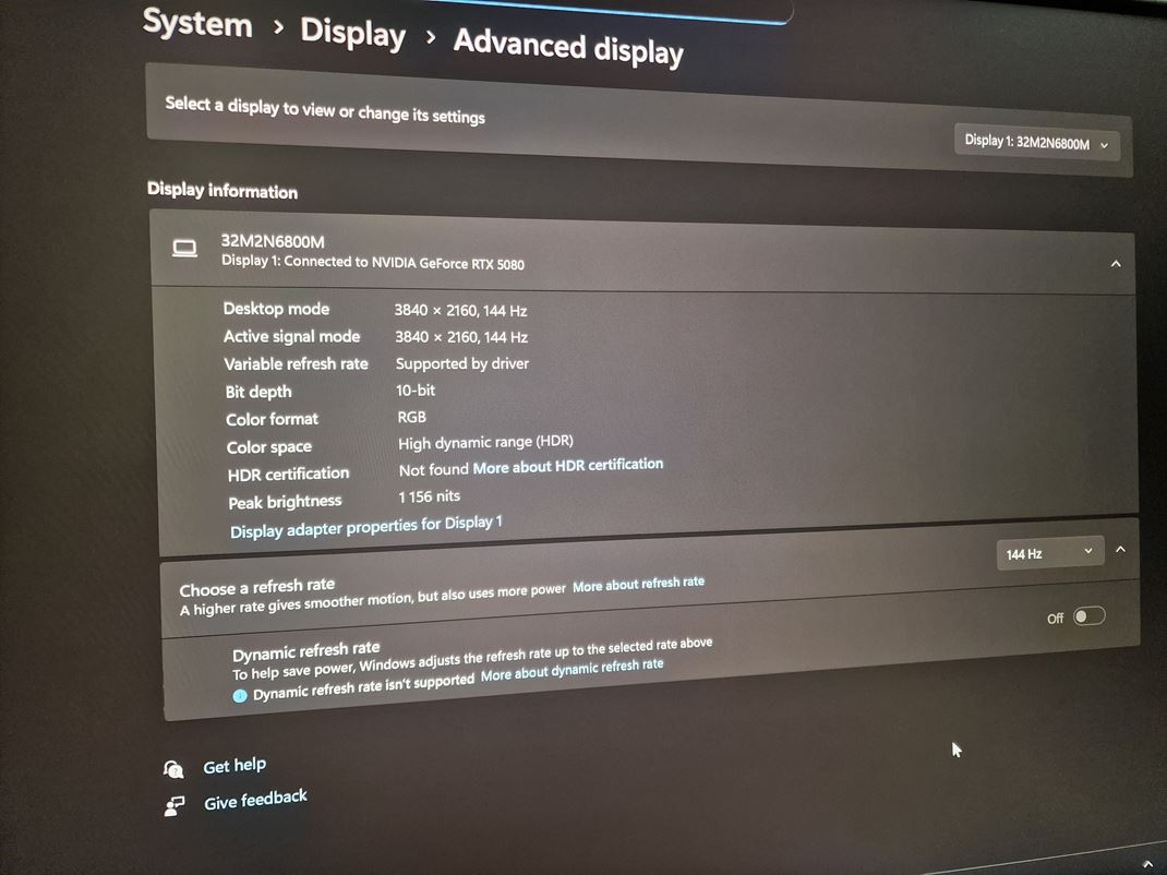Philips Evnia 32M2N6800 - 32'' 4K Mini LED 1156 nitov podsvietenie pote, aj ke 144Hz refresh je u len tak zklad.