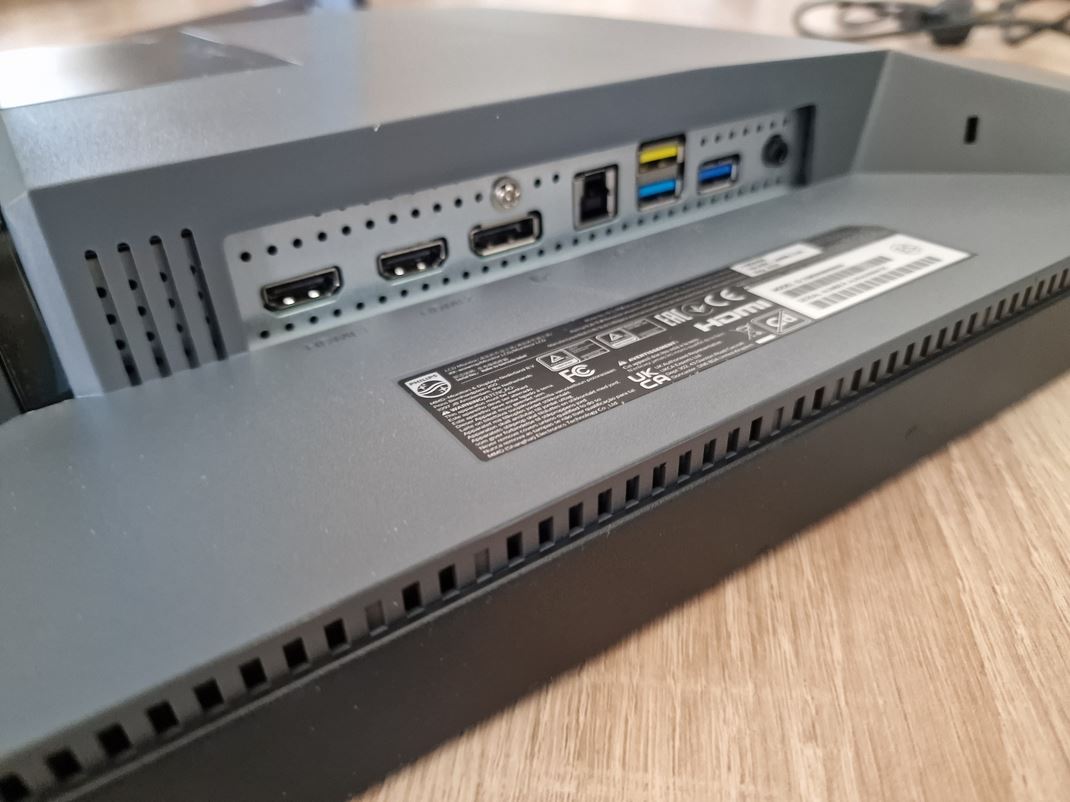 Philips Evnia 32M2N6800 - 32'' 4K Mini LED Portov je dostatok, jedine USB-C alebo KVM systm chba.