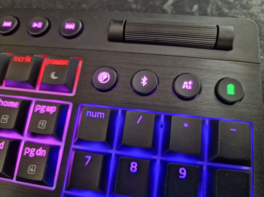 Razer BlackWidow V4 Low-profile Hyperspeed