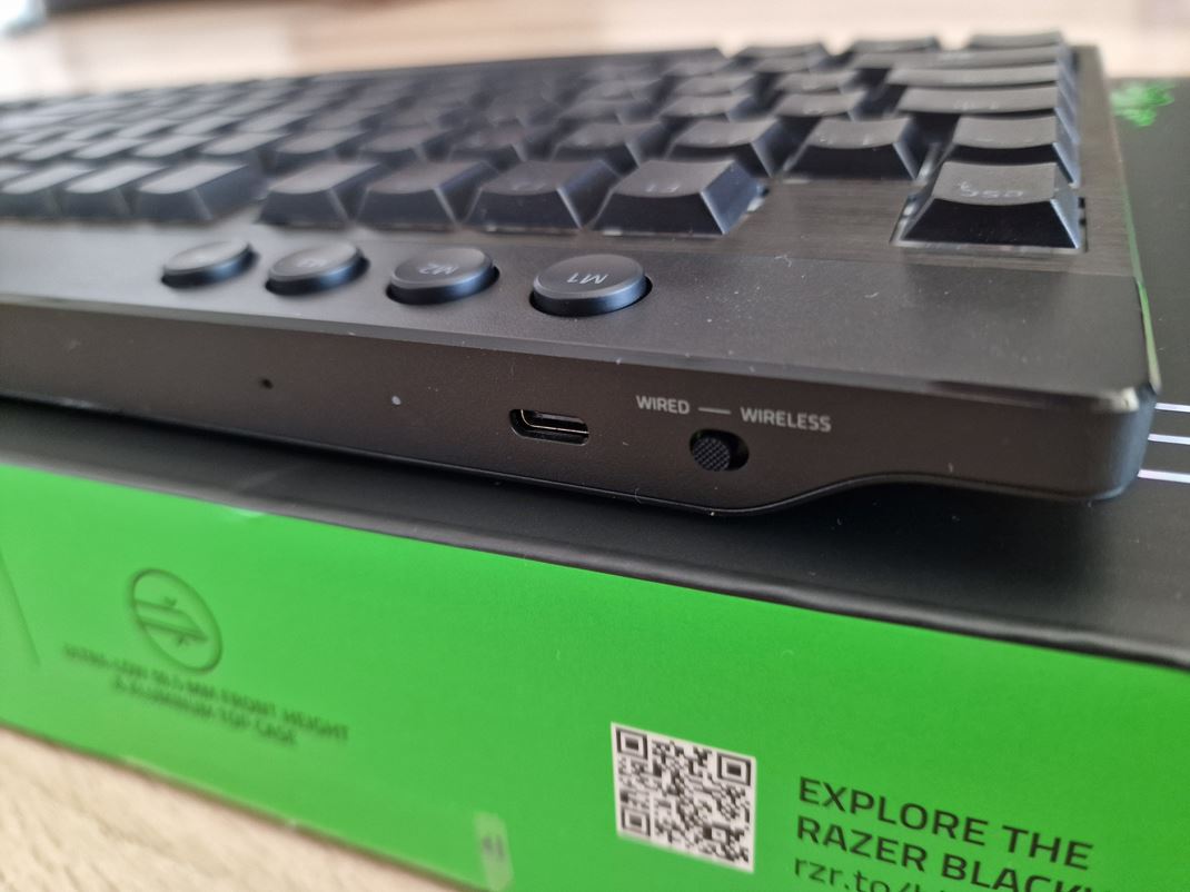 Razer BlackWidow V4 Low-profile Hyperspeed Klvesnicu mete poui kblovo a aj wirelss
