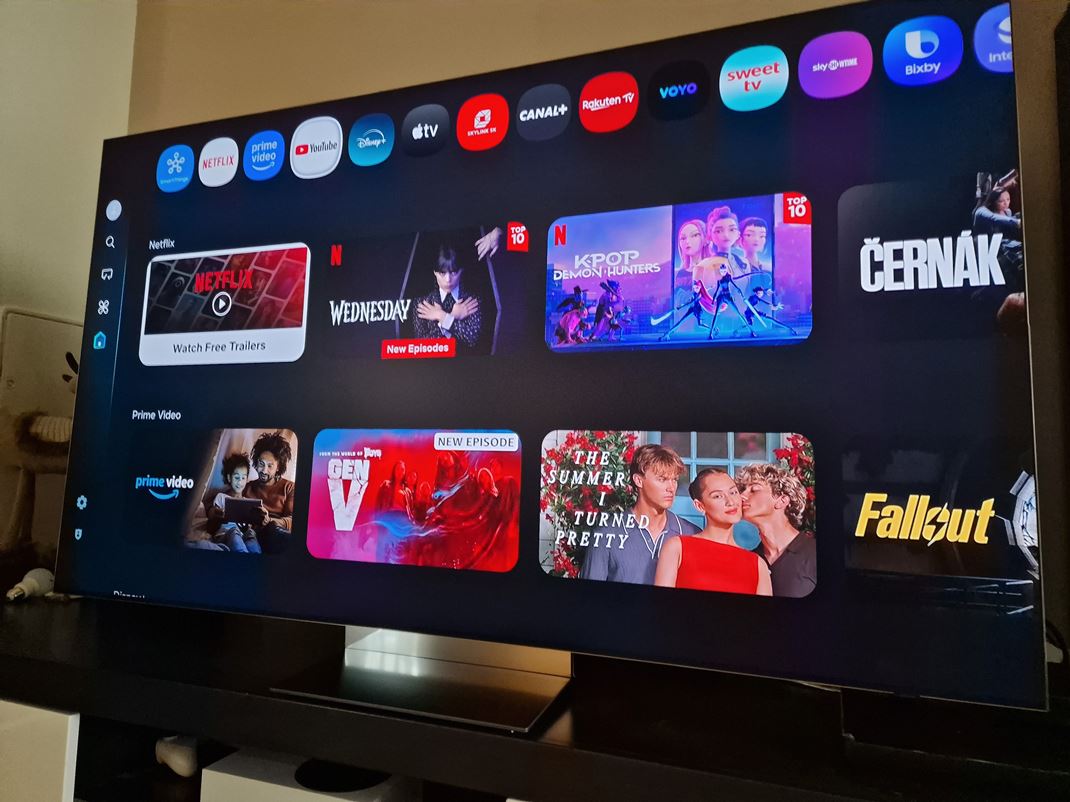 Samsung QN990F 8K TV 