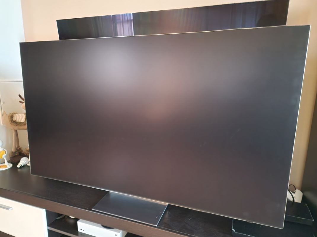 Samsung QN990F 8K TV 