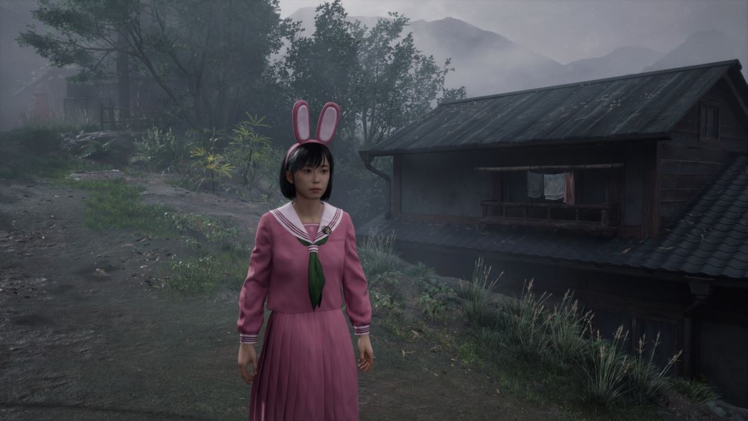 Silent Hill f Majitelia Deluxe edcie si mu hlavn hrdinku obliec ako ruovho zajaika.