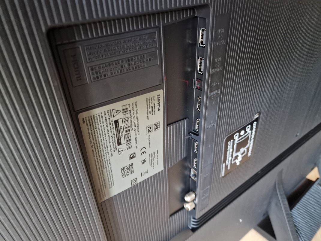 Samsung 55'' QN70 - Neo QLED TV Ponuka portov je dostaton.