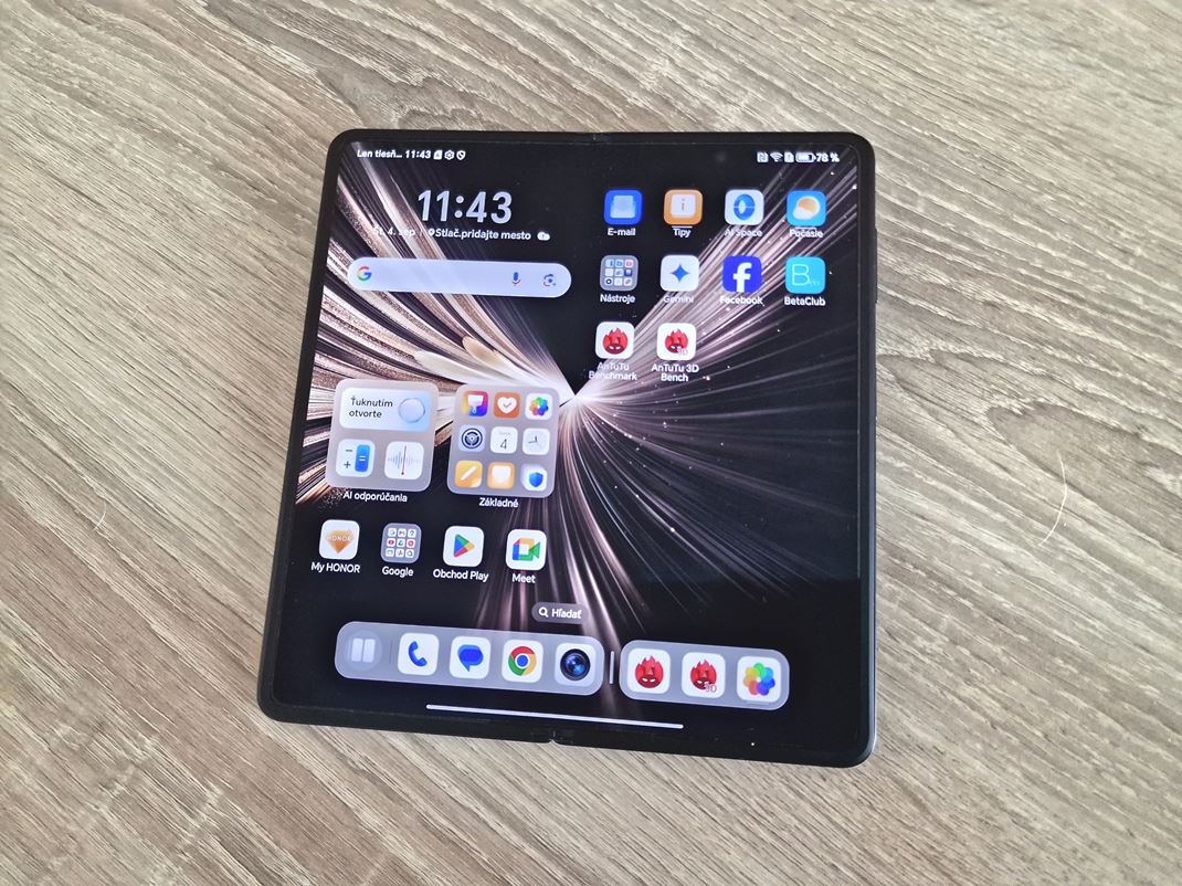 Honor Magic V5 Pri otvoren ponka prakticky tabletov zobrazenie.