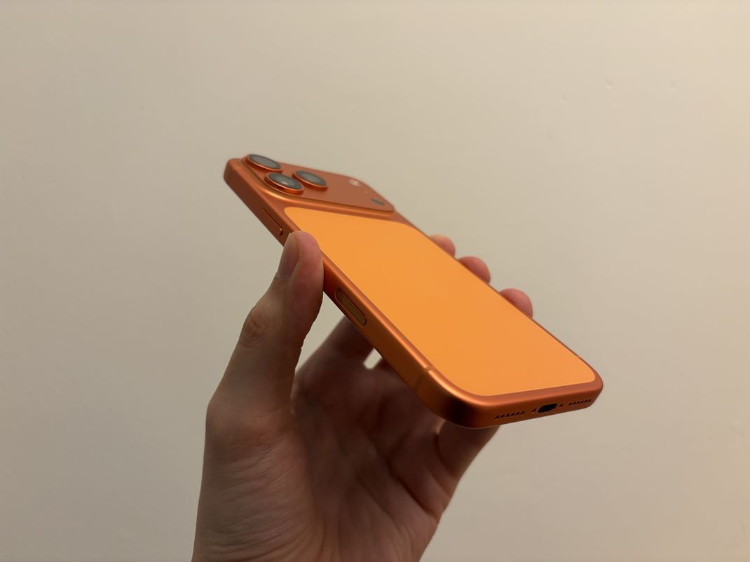 iPhone 17 Pro Max Nech�ba tla�idlo kamery